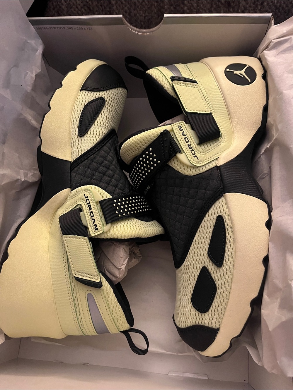 Women’s Jordan Trunner LX Sneakers in LUMINOUS GREEN/ANTHRACITE Size 12.5 NIB